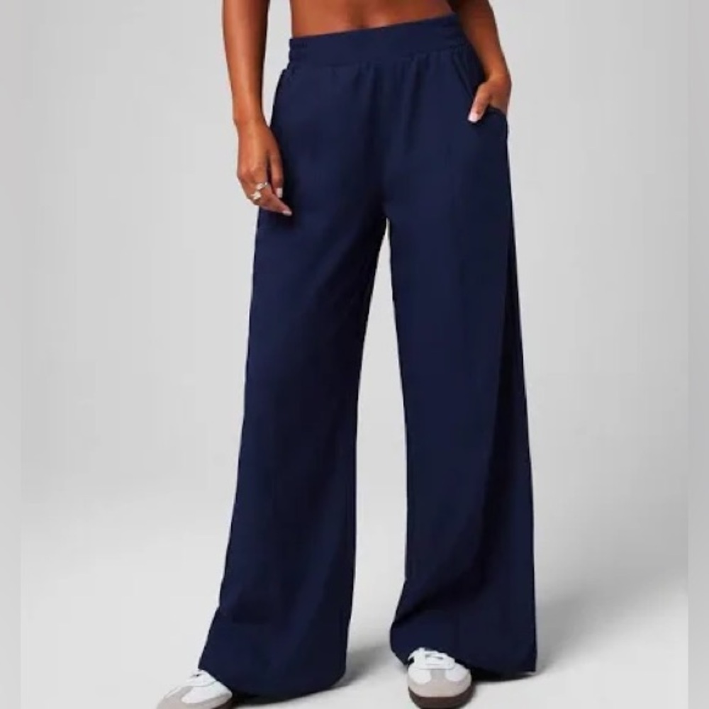 Fabletics Wide leg downtown pant in Navy.  XS tall.  BNWT